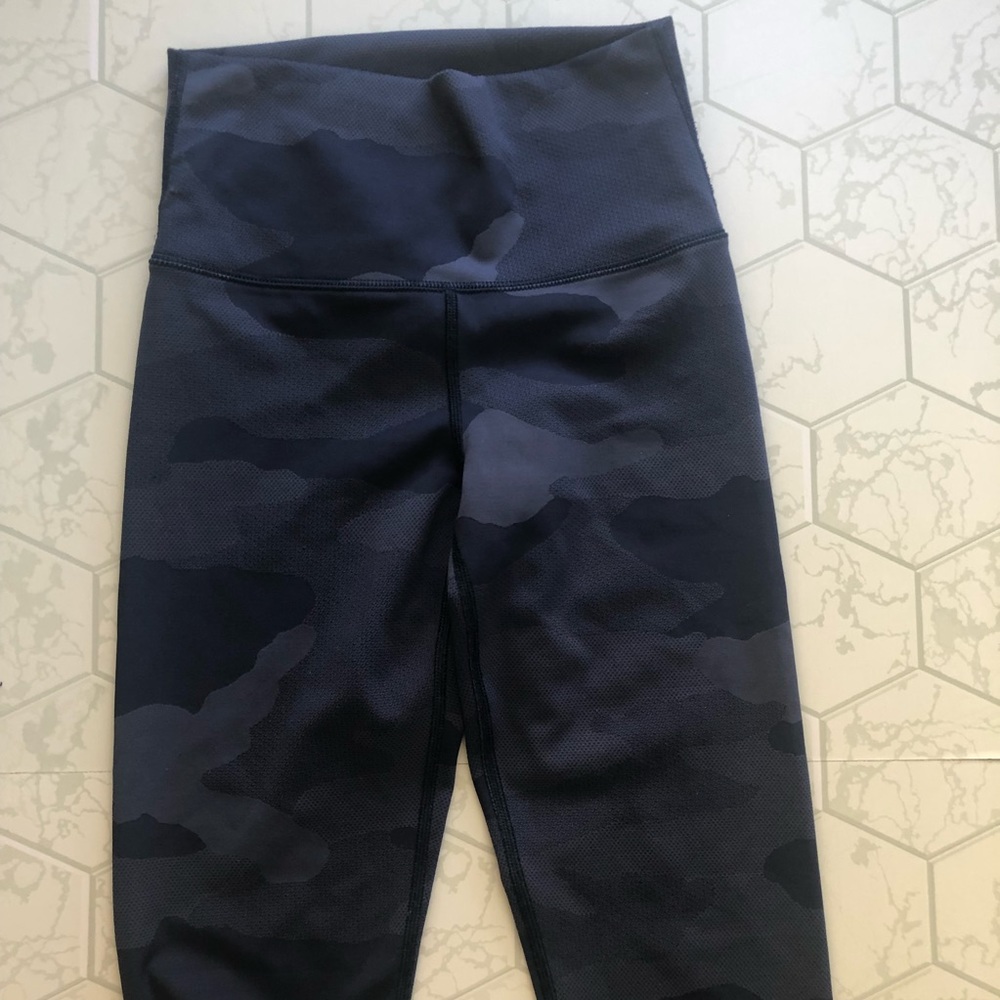 Aerie Blue Camo Leggings Hi-Rise Cropped Inseam Size Small Short Inseam - Picture 3 of 13